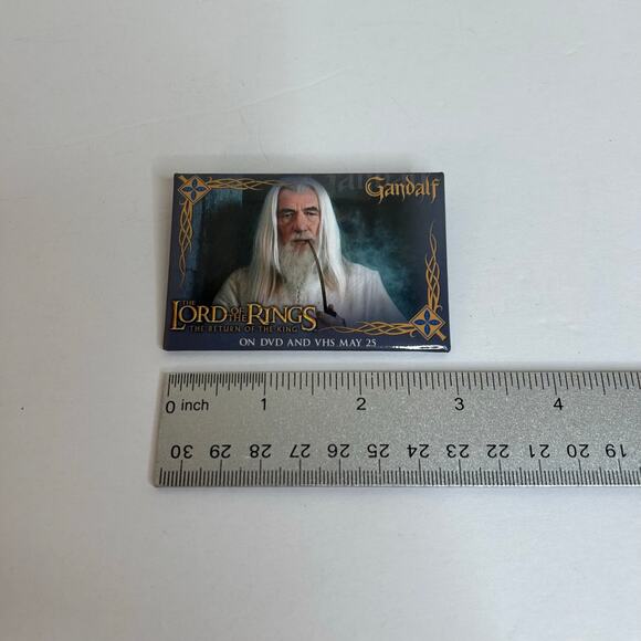 Lord Of the Rings Regurn of the King Gandalf Promotional Pinback Button 2004 - Picture 3 of 5